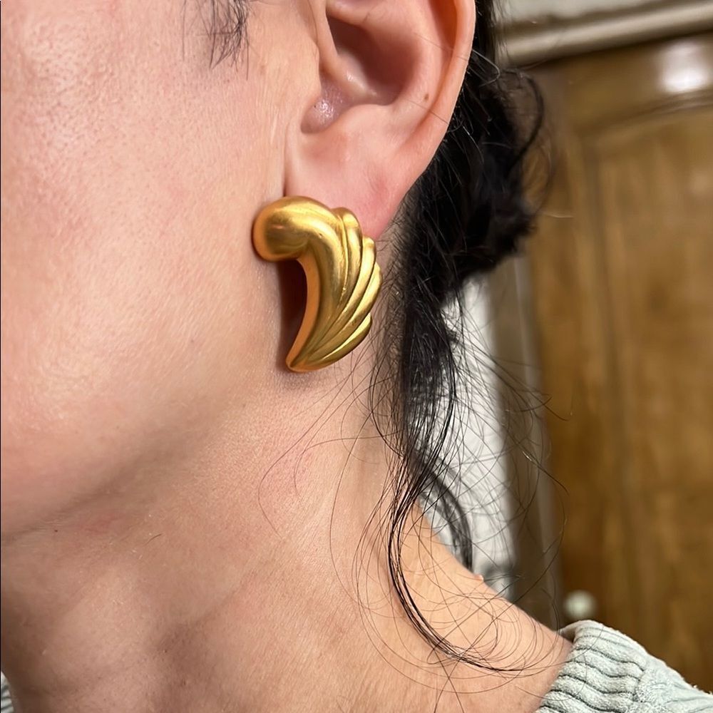 Elegant Gold Wave Earrings